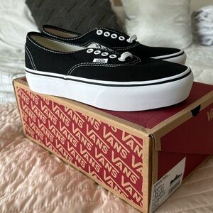 Van’s Womens Authentic Platform Sneaker Black size 8 NIB